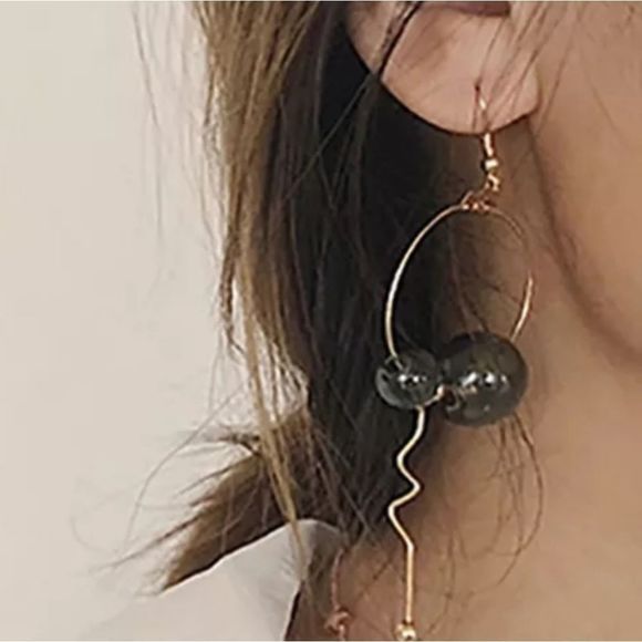 Gold titanium and green blown glass artisan asymmetrical boho art earrings new - Picture 5 of 8